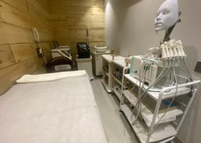 A treatment room at KM Orgatonics skin clinic in Gorakhpur, featuring advanced skincare equipment, a comfortable treatment bed, and a clean, professional environment.